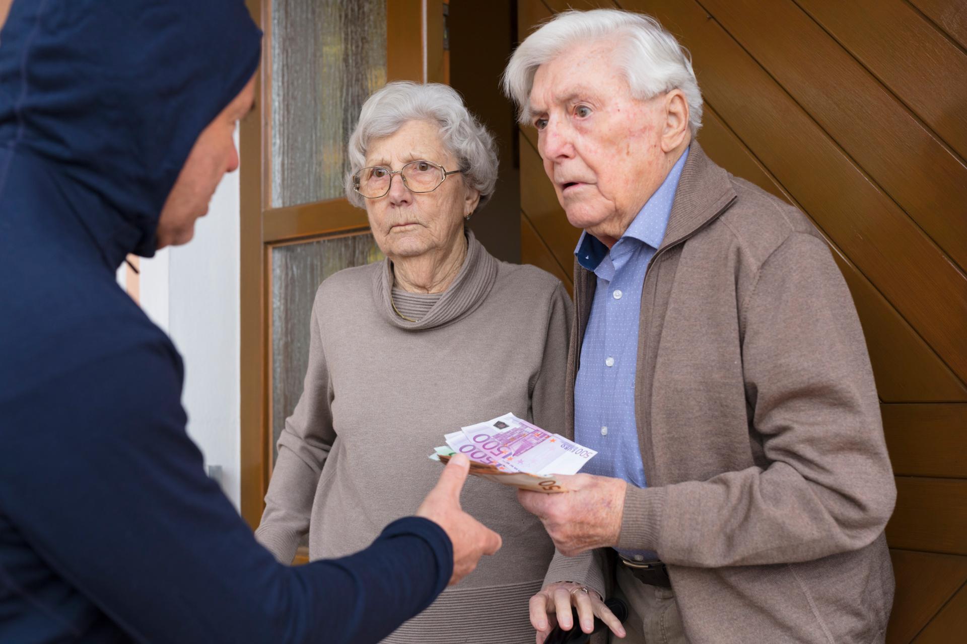 Enkeltrick Seniorenpaar übergibt Geld