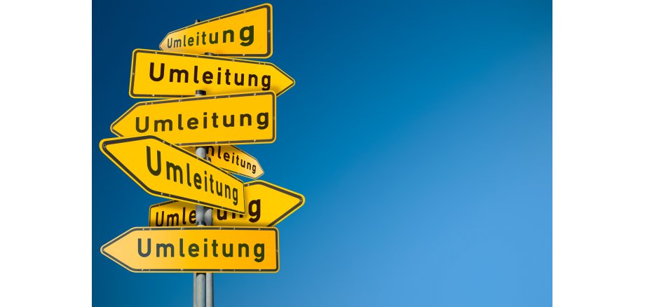 Umleitung in verschiedene Richtungen Umleitung in verschiedene Richtungen