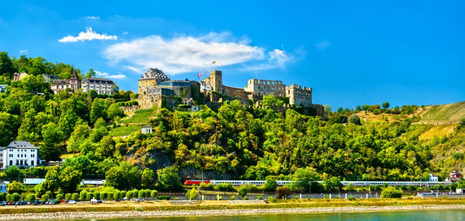 Rheinfels Castle above the Rhine river in Sankt Goar, Germany Rheinfels Castle above the Rhine river in Sankt Goar, Germany