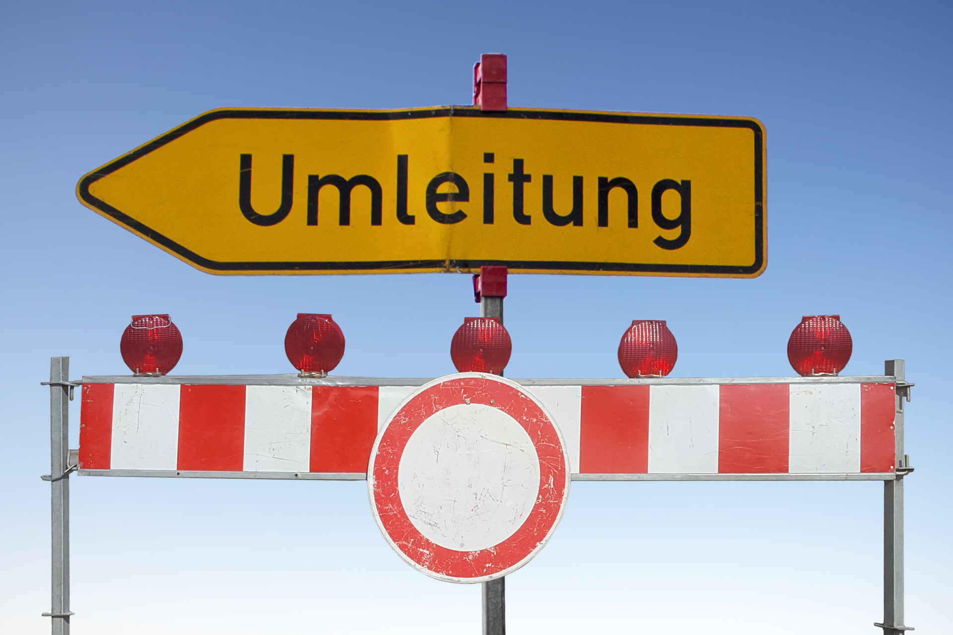 Straßenvollsperrung, Verkehrsumleitung