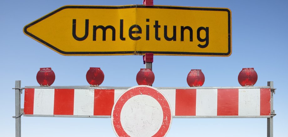 Straßenvollsperrung, Verkehrsumleitung